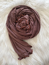 Charger l'image dans la galerie, HIJAB JERSEY MONOGRAMME ONDULÉ MARRON GLACÉ
