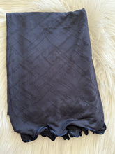 Charger l'image dans la galerie, HIJAB JERSEY MONOGRAMME ONDULÉ BLEU NUIT
