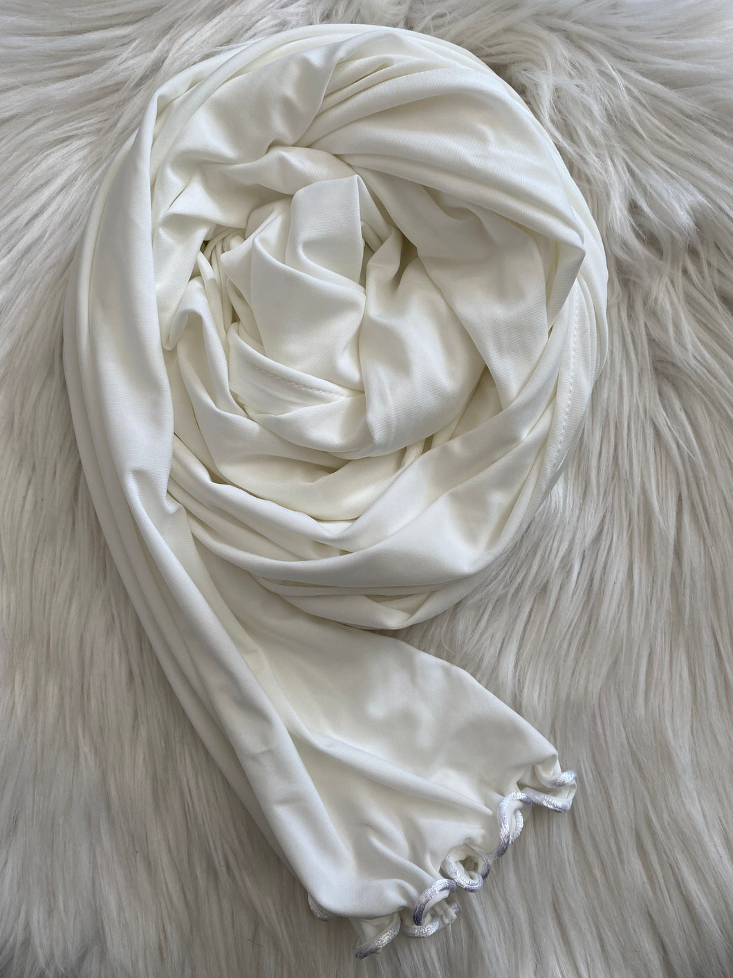 HIJAB BLANC CASSÉ ONDULÉ