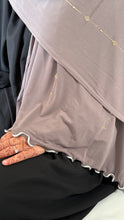 Charger l&#39;image dans la galerie, HIJAB JERSEY PREMIUM STRASS ONDULÉ GRIS TAUPE
