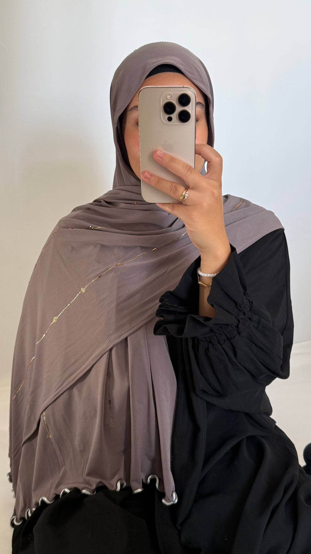 HIJAB JERSEY PREMIUM STRASS ONDULÉ GRIS TAUPE