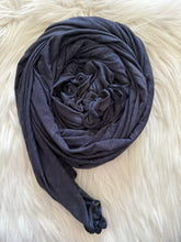 Charger l'image dans la galerie, HIJAB JERSEY MONOGRAMME ONDULÉ BLEU NUIT
