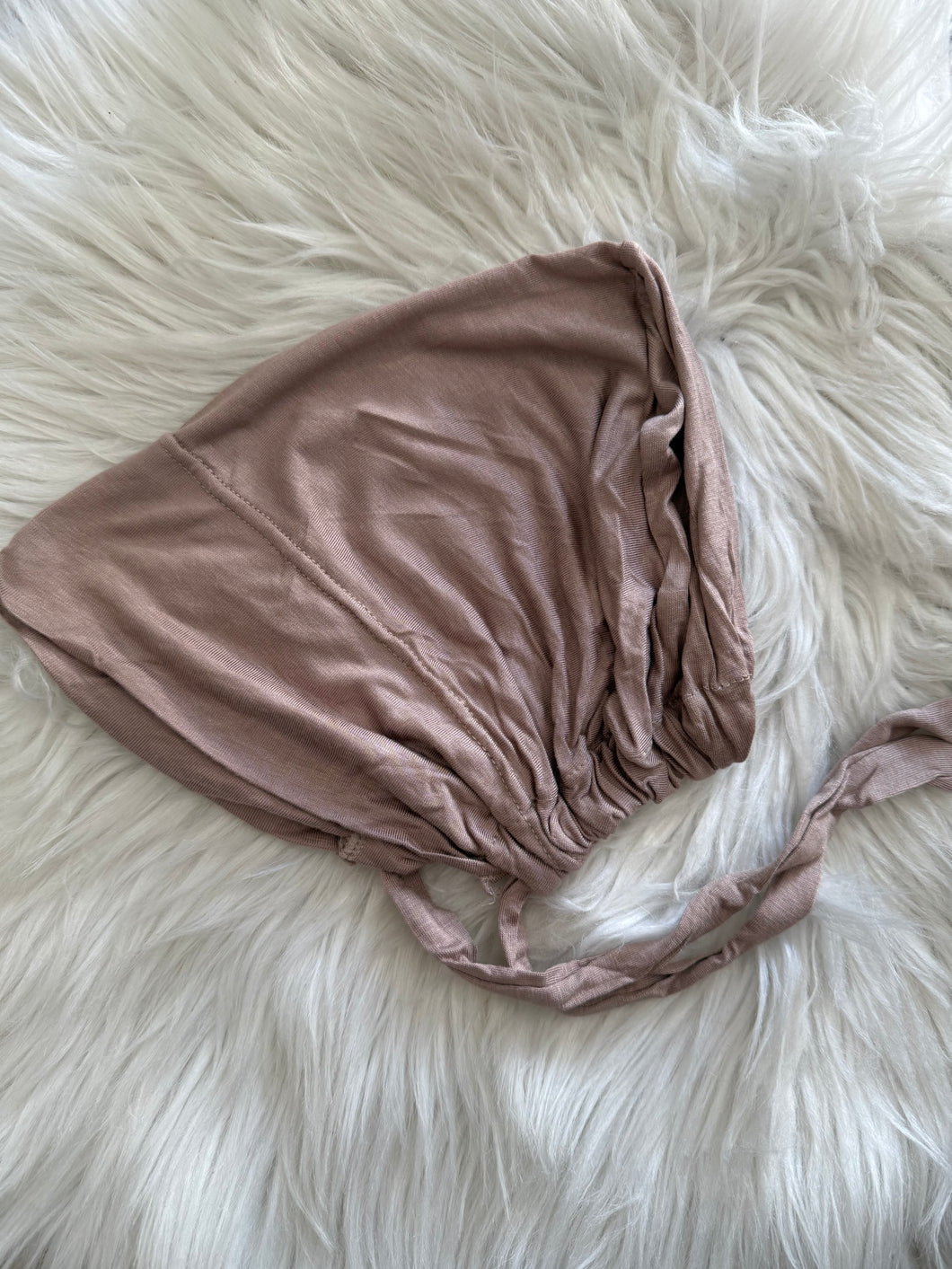BONNET ATTACHE TAUPE