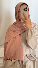 Charger l&#39;image dans la galerie, HIJAB JERSEY PREMIUM STRASS ONDULÉ ROSE POUDRÉ
